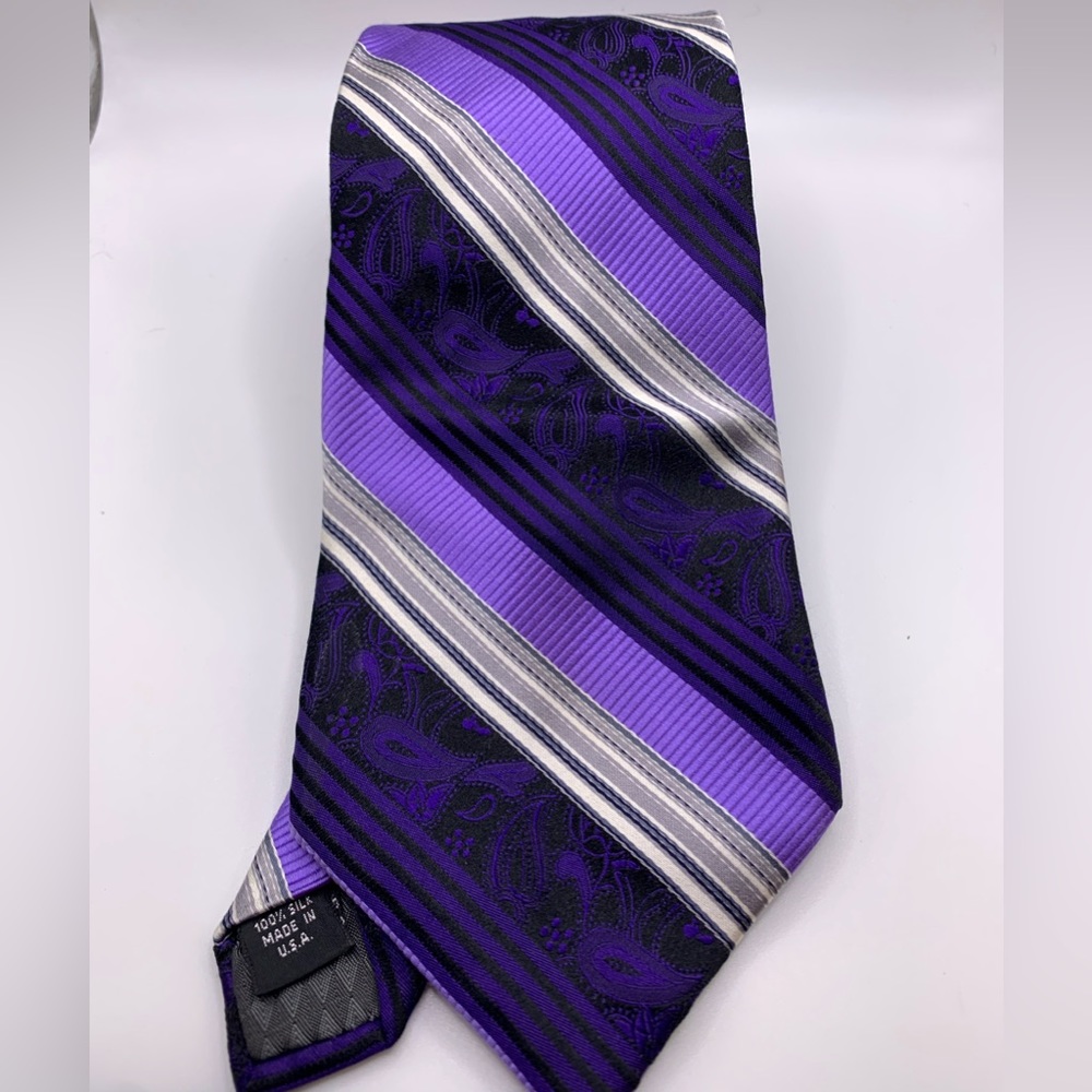 Piattelli platinum 100% men’s silk tie. Stunning